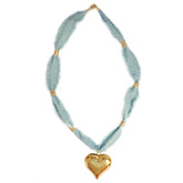 Collar de bola de mezclilla con corazón
